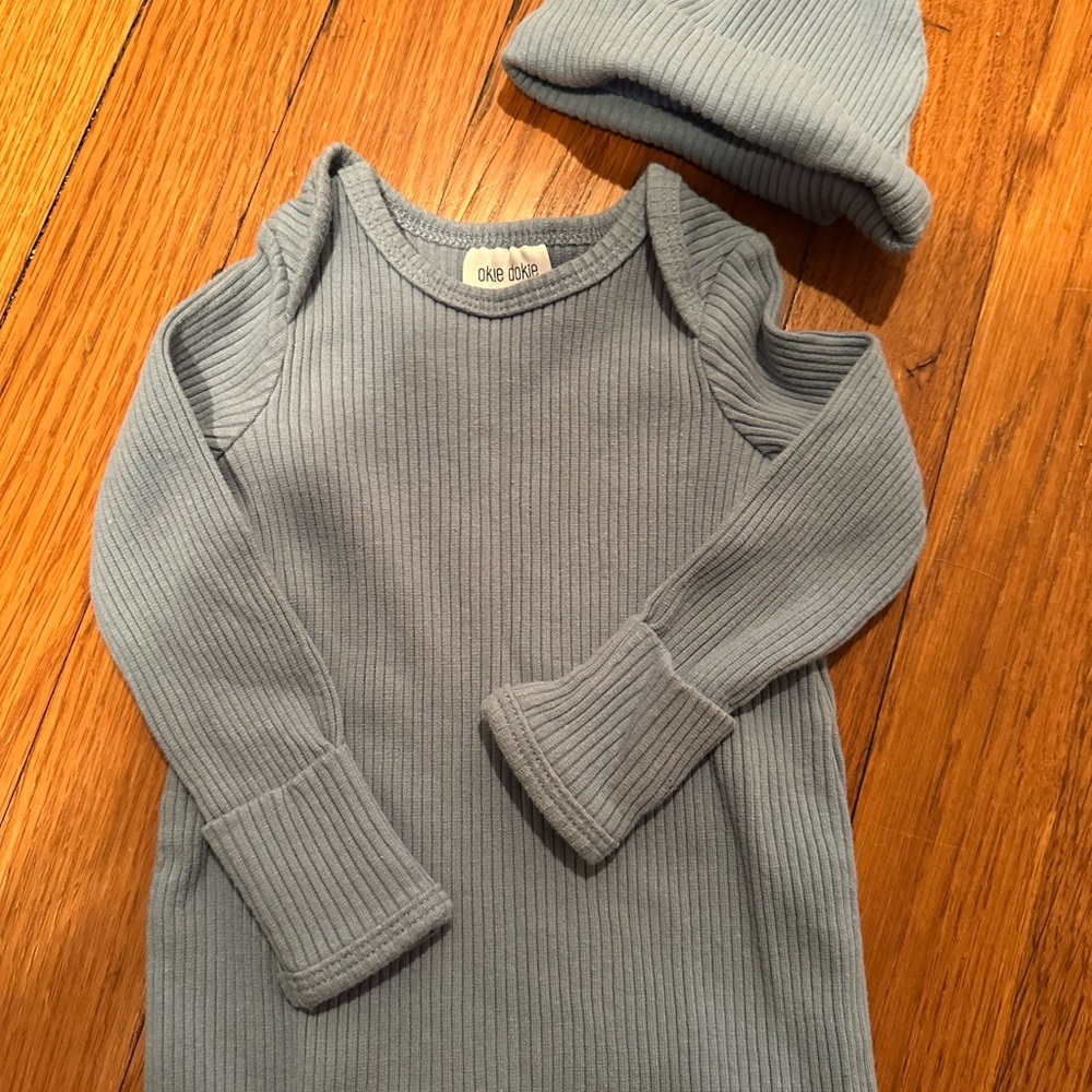 NWOT Okie Dokie Ribbed Baby Tie Gown with Hat